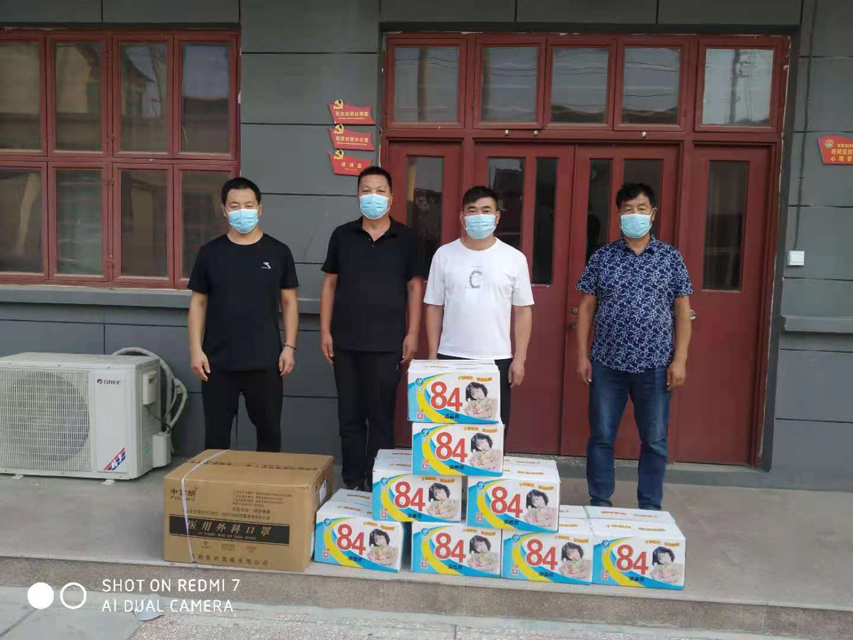 安阳市信访局向派驻村捐赠抗疫物资