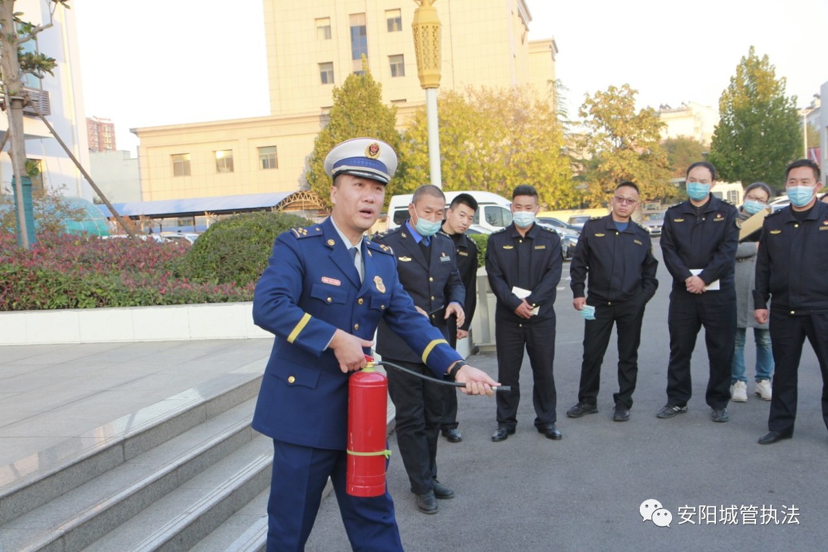 【半岛官方下载地址】安阳城市管理局组织消防安全知识培训和应急疏散演练(图5)