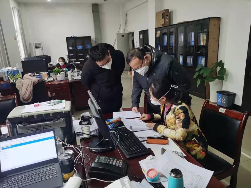 市政务服务和大数据管理局 <br>赴汤阴县慰问防疫一线干部群众