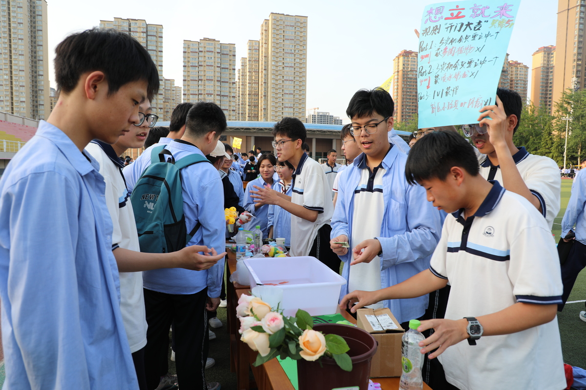 安阳正一中学开展红十字会爱心义卖活动