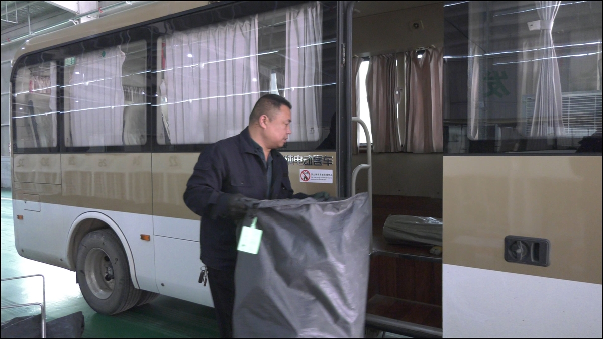 河南汤阴：乡村快递坐上“公交车”