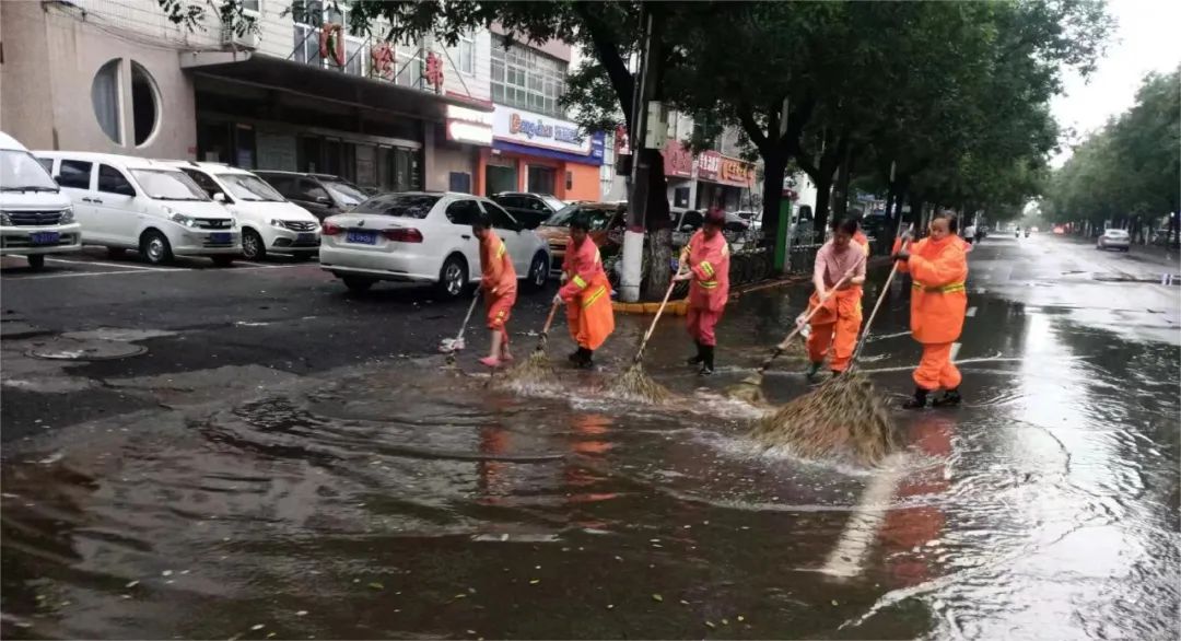 ‘kaiyun官方注册’安阳城市管理局组织环卫力量加紧雨后清淤恢复良好城区环境(图1)