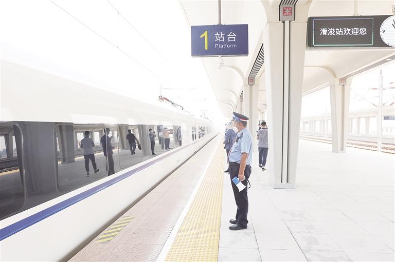 6月20日零时起，济郑高铁濮郑段开通运营