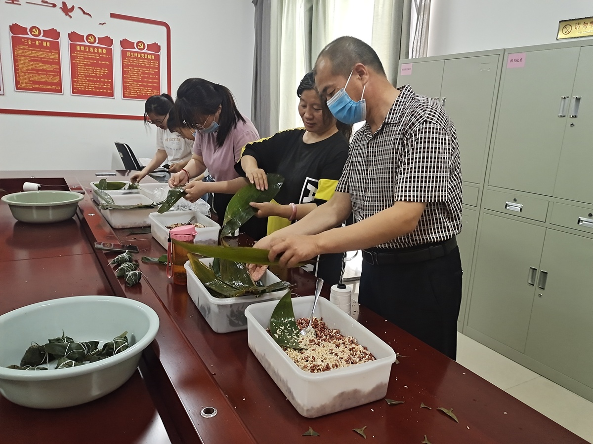 安阳市应急管理局开展“我们的节日·端午”包粽子活动