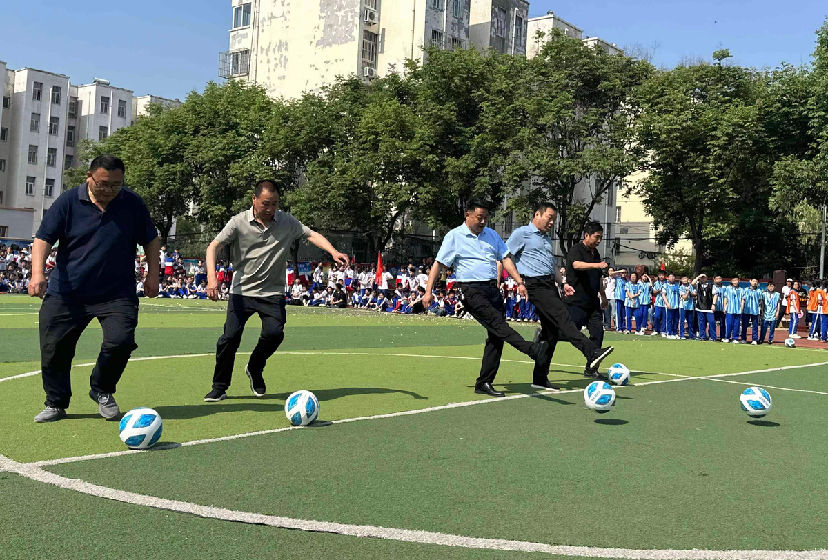 内黄县第四实验小学第七届“校长杯”校园足球班级联赛开幕