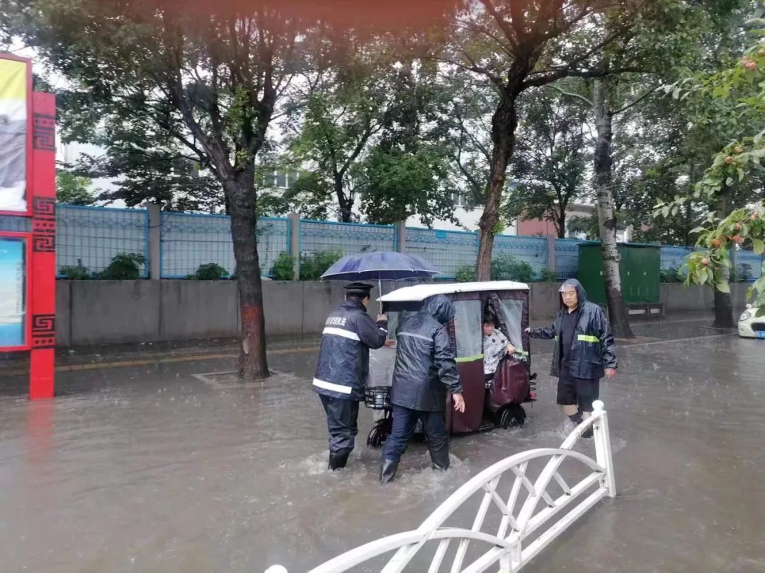 闻“汛”而动，守护安澜——安阳城市管理局迎战台风“杜苏芮”纪实-半岛官网App下载(图2)