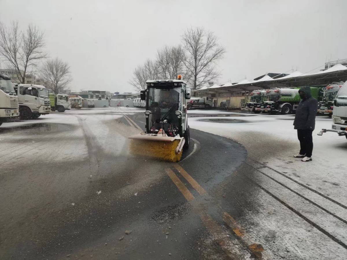 ‘雷火电竞首页’安阳环卫系统铲冰除雪确保道路畅通(图8)