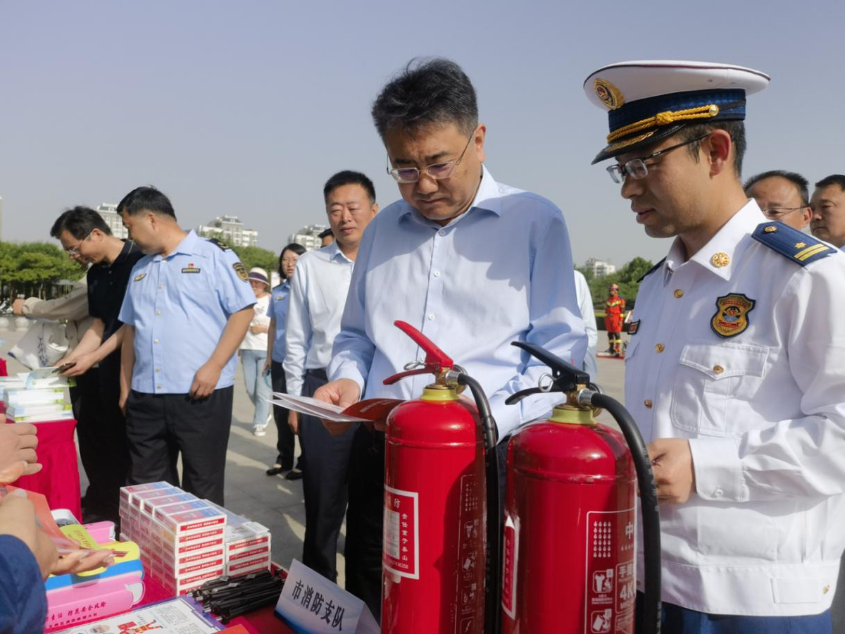 安阳市举办全国防灾减灾日集中宣传活动