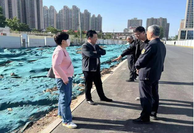 “泛亚电竞”下水道堵塞居民苦不堪言 安阳城管化解燃眉之急(图1)