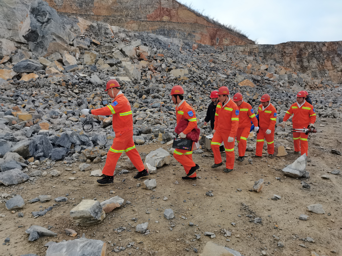 市工矿应急救援中心与矿山企业开展联合应急救援演练