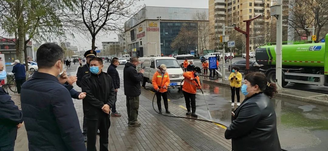 【泛亚电竞官网】安阳城市管理局组织督导重点区域机械化清扫“会战”工作(图5)