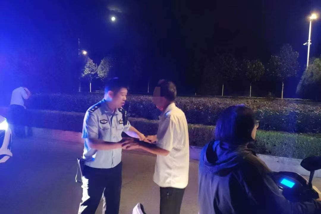 节日我在岗丨这个中秋，警民的“双向奔赴”有点甜~  平安安阳